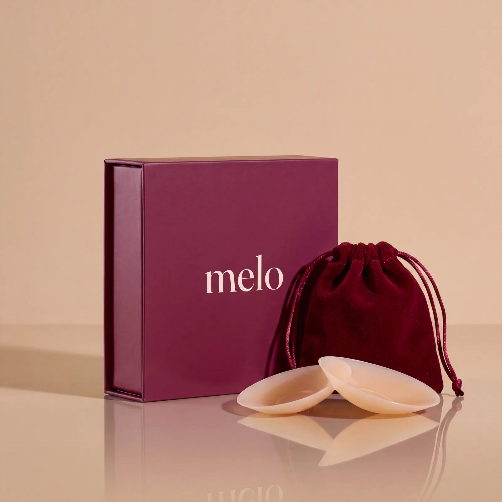 melo doughnut — adhesive ring with a soft no-glue centre